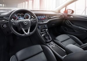 Interior Opel Astra BiTurbo CDTI - PUNTA TACÓN TV