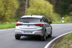 Opel Astra BiTurbo CDTI trasera - PUNTA TACÓN TV