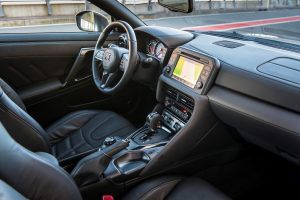 Interior Nissan GT-R 2017 - PUNTA TACÓN TV