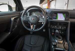 Puesto conducción Nissan GT-R 2017 - PUNTA TACÓN TV
