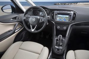 Interior nuevo Opel Zafira - PUNTA TACÓN TV
