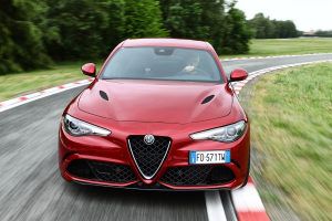 Alfa Romeo Giulia Quadrifoglio transmisión automática - PUNTA TACÓN TV