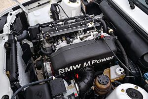 BMW M3 Pickup (1986) motor - PUNTA TACÓN TV