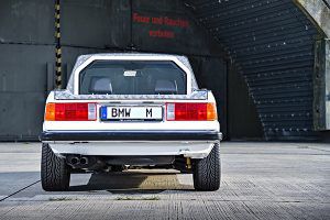 BMW M3 Pickup (1986) trasera - PUNTA TACÓN TV