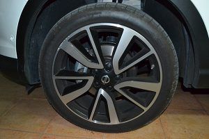 Llantas de 19 pulgadas con neumáticos Dunlop Sport Maxx RT - PUNTA TACÓN TV