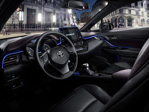 Toyota C-HR interior - PUNTA TACÓN TV