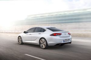 Nuevo Opel Insignia Grand Sport trasera - PUNTA TACÓN TV
