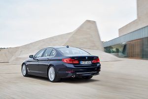 Nuevo BMW Serie 5 vista trasera - PUNTA TACÓN TV