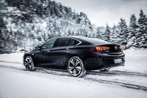 Nuevo Opel Insignia tracción total, trasera - PUNTA TACÓN TV