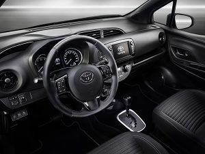 Interior Nuevo Toyota Yaris - PUNTA TACÓN TV