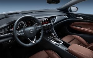 Opel Insignia Country Tourer interior - PUNTA TACÓN TV
